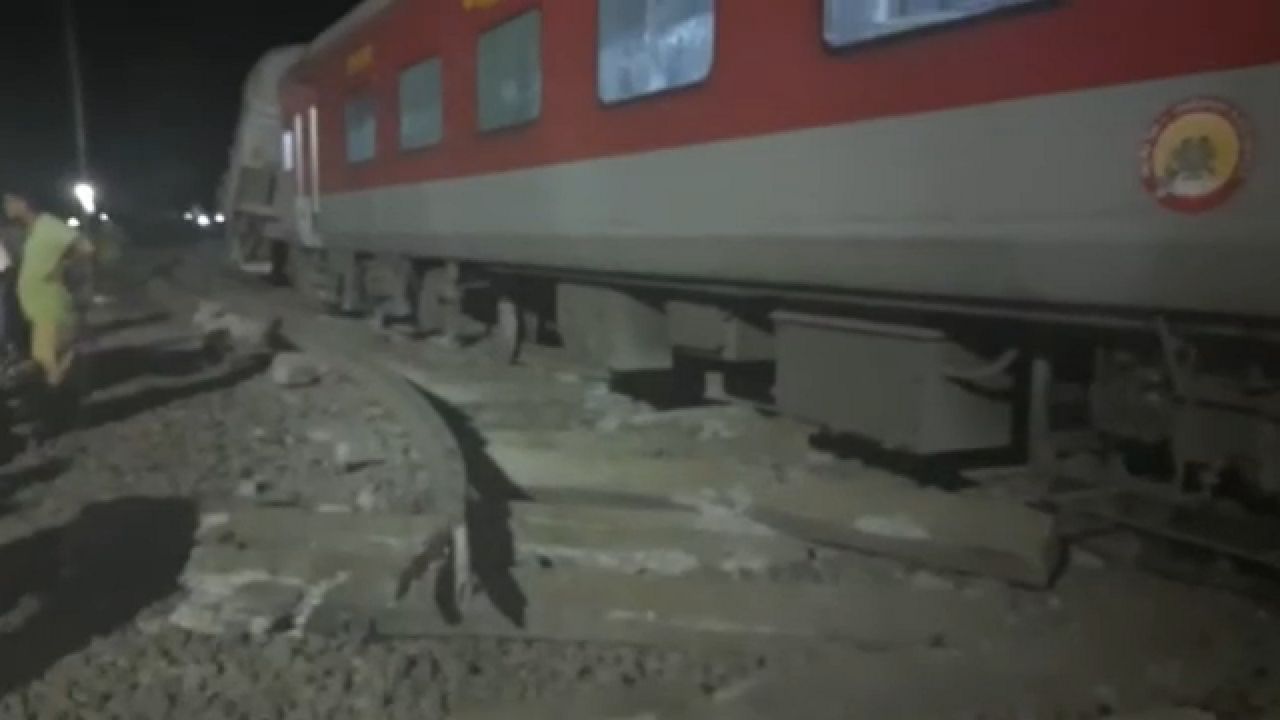 Tren descarrilado India